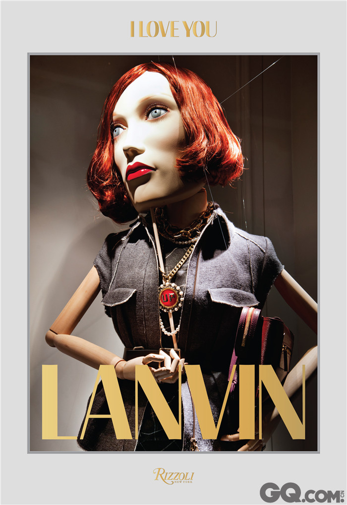 Alber Elbaz 的手稿讲述了 LANVIN 世界的人物传奇。从充满艺术感的店面，到 Hôtel de Crillon 的特别活动、迈阿密的巴塞尔艺术展，以及设计师手绘的概念图稿，此书通过约200件作品展示了 LANVIN 的时尚精神。售价：€62 - £47,50 – $75

自11月起， 该书已在 LANVIN专卖店（除中国大陆以外）和网上进行销售://www.LANVIN.com