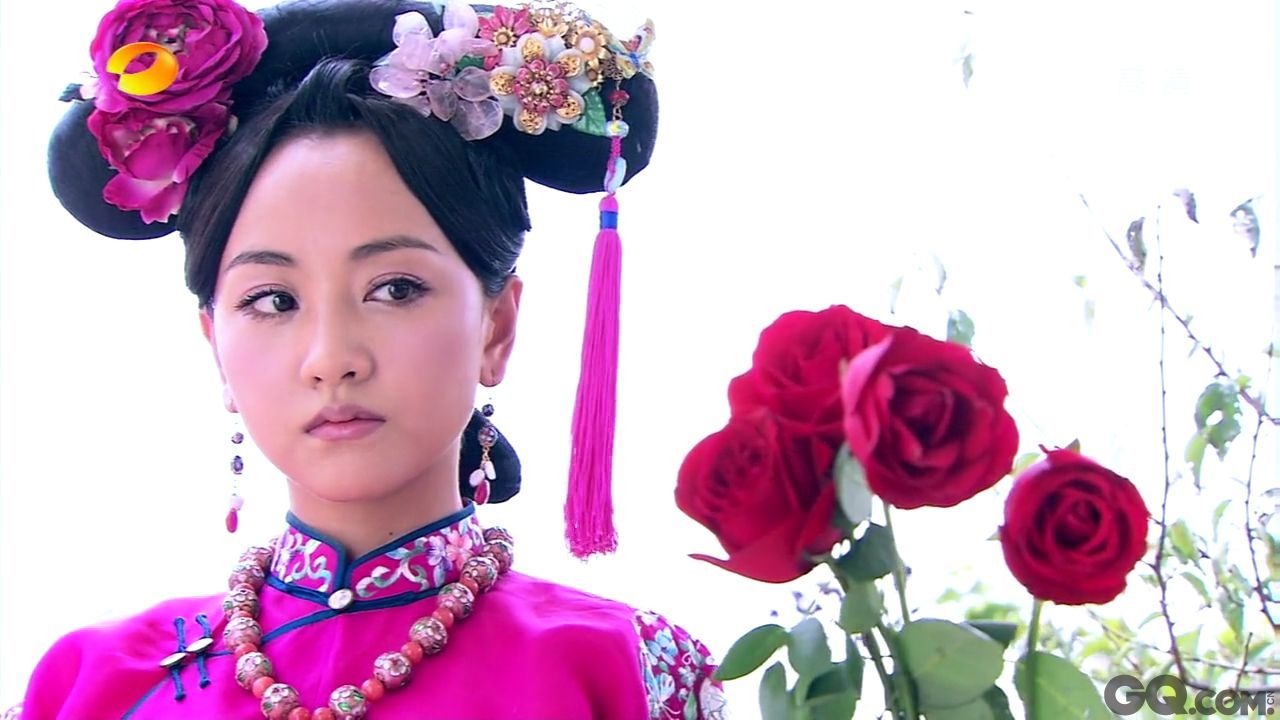 千年老二杨蓉，终于获得于正的认可，于正力捧杨蓉，在《美人制造》中杨蓉逆袭女主角，造型百变，清纯美艳。事实验证，包子脸女星也有春天。