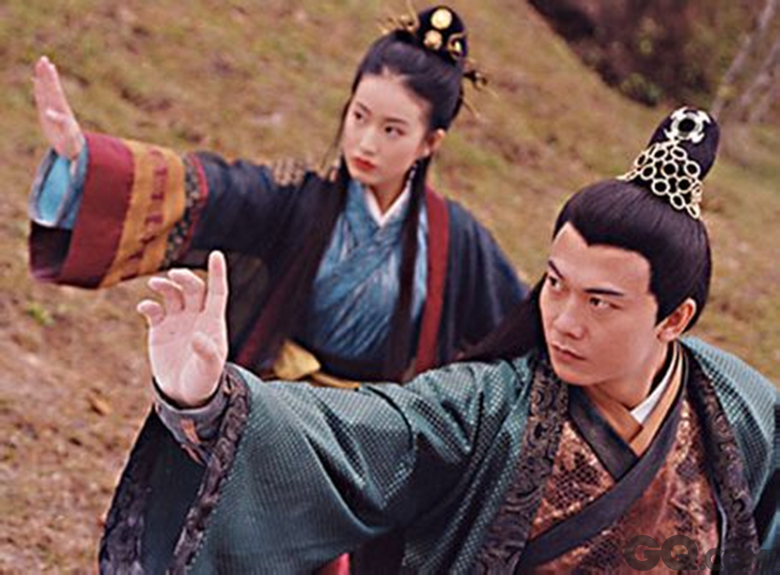 《蜀山剑侠传》中,钱小豪饰演的阴山派三统领绿袍,是一个十分棘手的