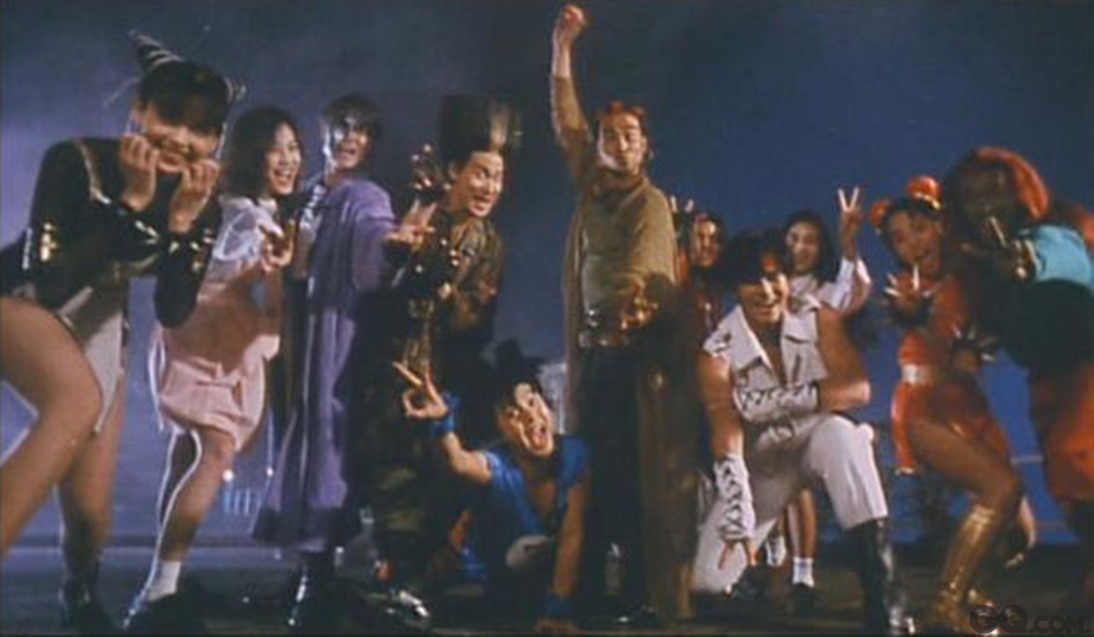 1993年由王晶编导的《超级学校霸王》是香港电影史上相当重要的“全明星电影”，除了为了赈灾而拍的《豪门夜宴》外，就数本片最让观众印象深 刻，阵容一字排开相当惊人：四大天王之三的刘德华、张学友、郭富城，女神邱淑贞，张卫健、任达华、郑伊健、杨采妮、许志安、成家班的卢惠光与拳王周比利，片中许多台词至今依旧影响着网络文化。