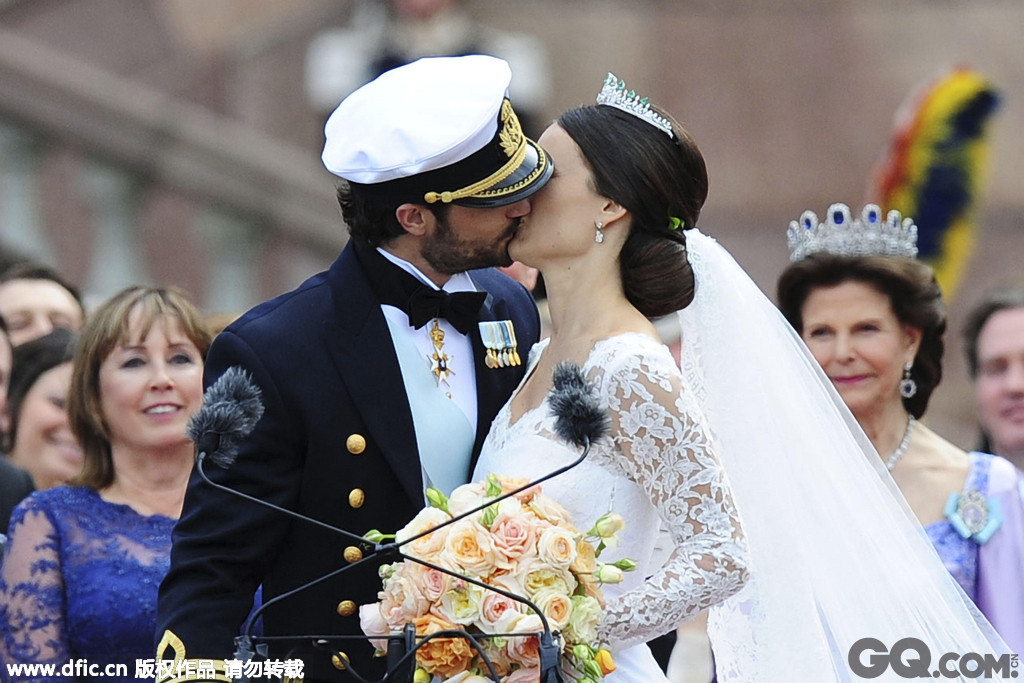 当地时间2015年6月13日，瑞典皇室迎来婚礼庆典，这次的主角是瑞典国王唯一的儿子卡尔·菲利普王子。菲利普是继姐姐维多利亚公主、外甥女埃斯特尔Estelle之后的王位第三顺位继承人。
