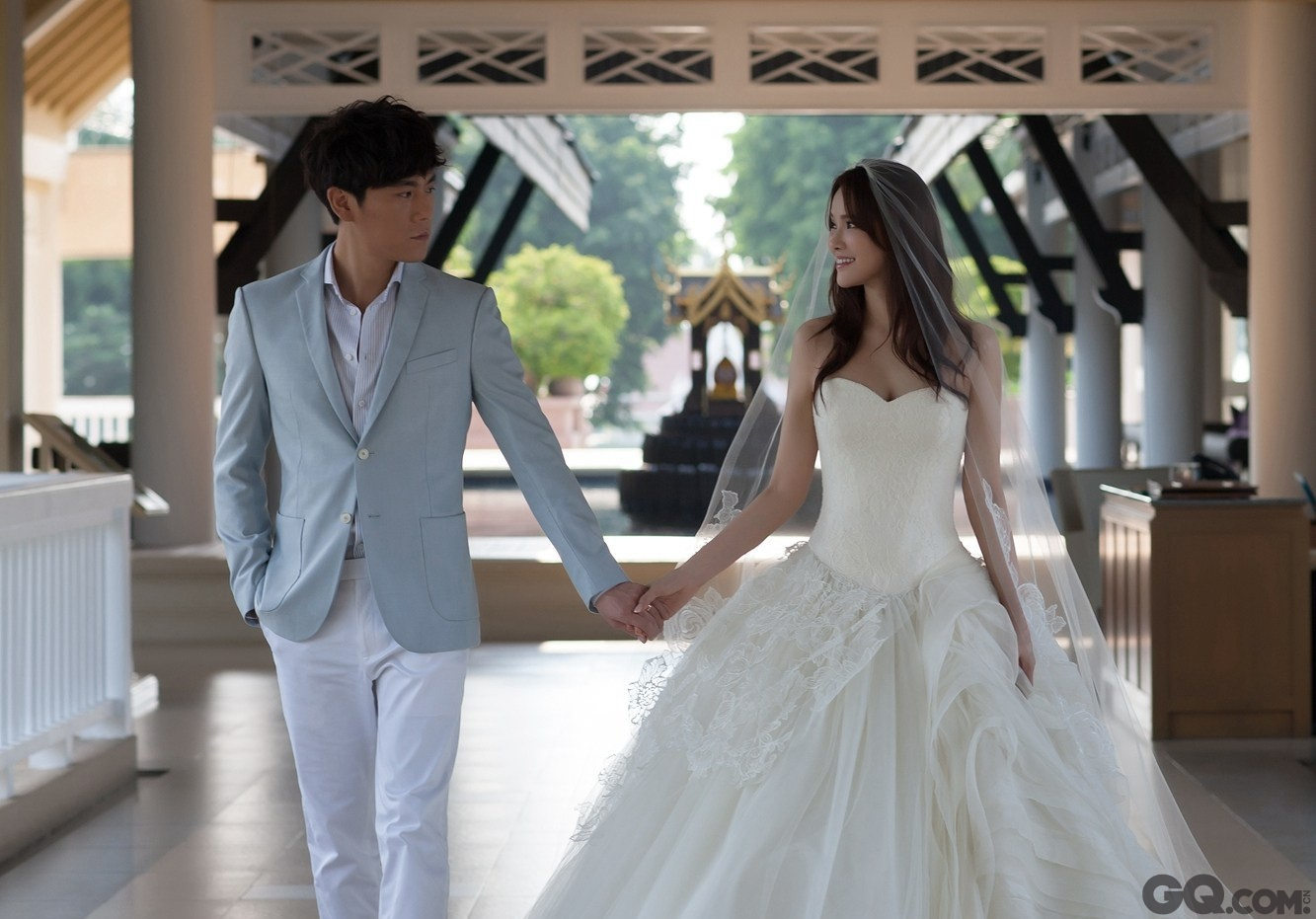 2015年3月21日，秦昊与伊能静在普吉岛举办婚礼。当年8月，他俩推出合唱单曲《对先生对小姐》。正当他们沉浸在幸福中时，《推拿》使秦昊在10月31日获得第十五届华语电影传媒大奖最佳男主角奖！