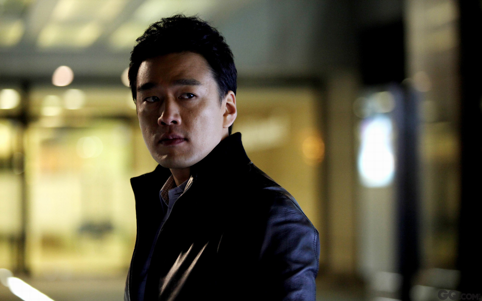 2011年开始到内地发展，王耀庆第一次出演内地电影《失恋33天》，在该片中饰演凤凰男魏依然一角，凭借此片提名第31届大众电影百花奖“最佳男配角”。