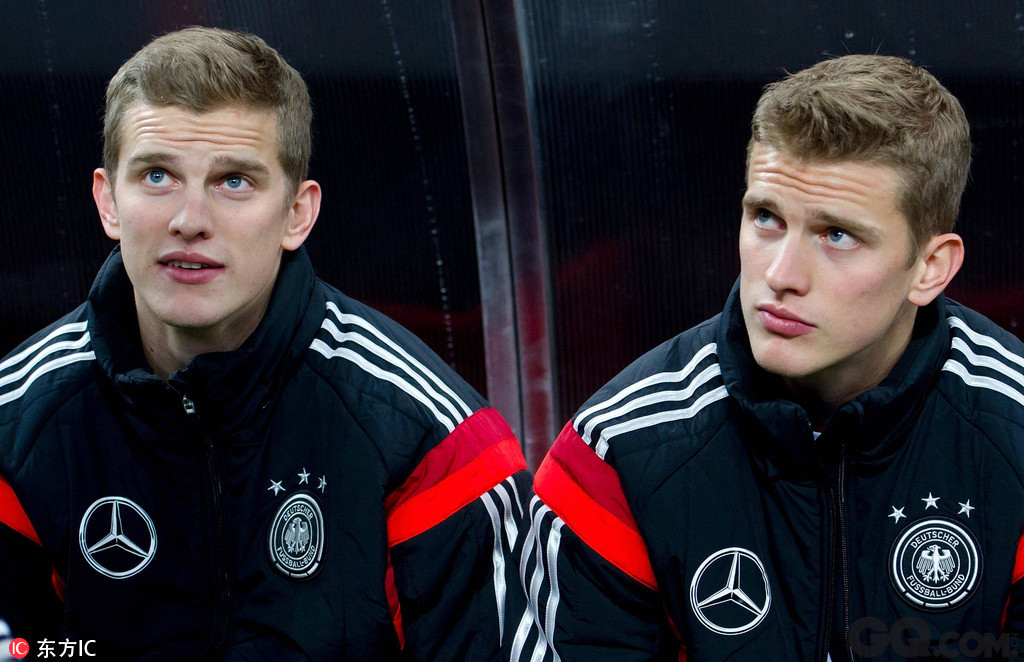 德国足球双胞胎兄弟拉斯-本德和斯文-本德。