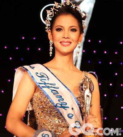 2010年泰国本地变性人蒂芬妮环球小姐选美,就读曼谷大学的20岁学生娜拉达夺得后冠。
