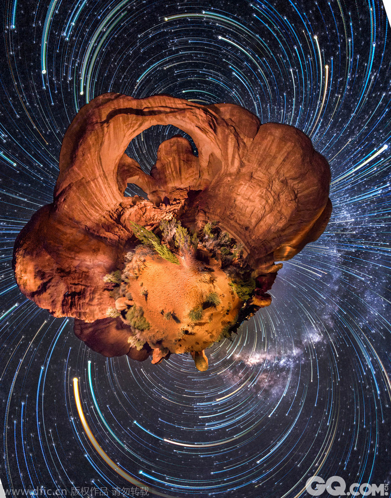 摄影师Vincent Bradys为模仿著名画家梵高的名作《星夜》，他走遍了全美，拍摄了一组主打漩涡状的星迹和强烈色彩对比的“星空全景图”。