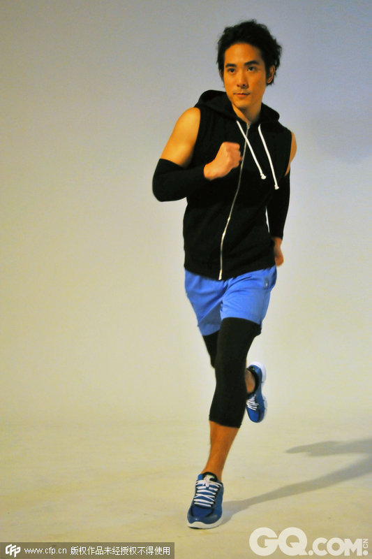 2014年1月16日讯，明星林德信为运动鞋品牌拍广告。 