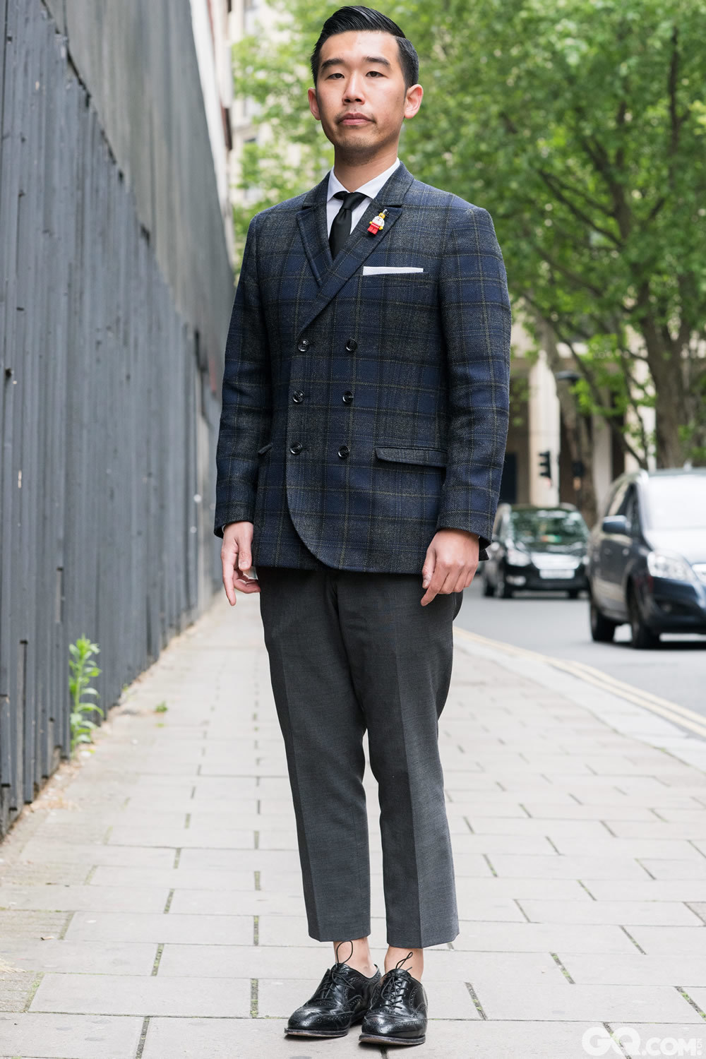 Jun
All Look: Tiger of Sweden
Shoes: vintage


Inspiration: My inspiration today was classic British tailoring with a  Japanese influence with a nice grey/blue contrast.
(我今天的灵感来源于经典英式定制与日本元素的结合。)