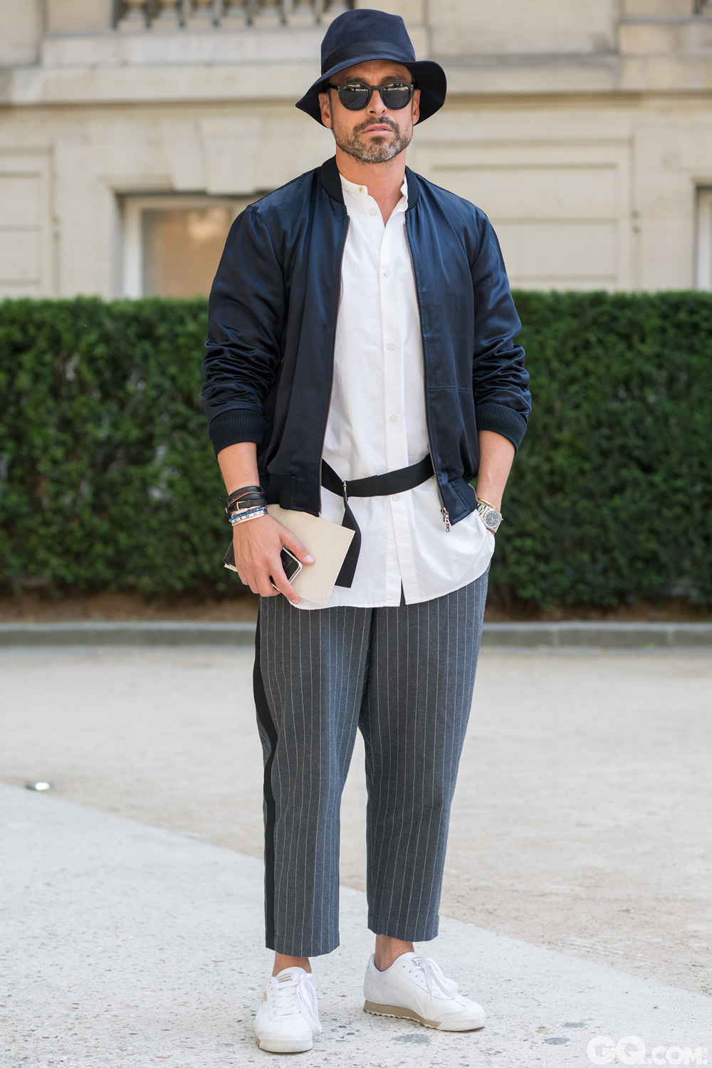 Alex
Hat: Borsalino
Jacket: Dries Van Noten
Shirt: Rag & Bone
Pants: Sacai
Sneakers: Rebook

Inspiration: I just wanted to play with color blocking and between blue and white
Oldest piece: My hat bought a few years ago in Milan
（我只想玩转蓝白色块的配搭）