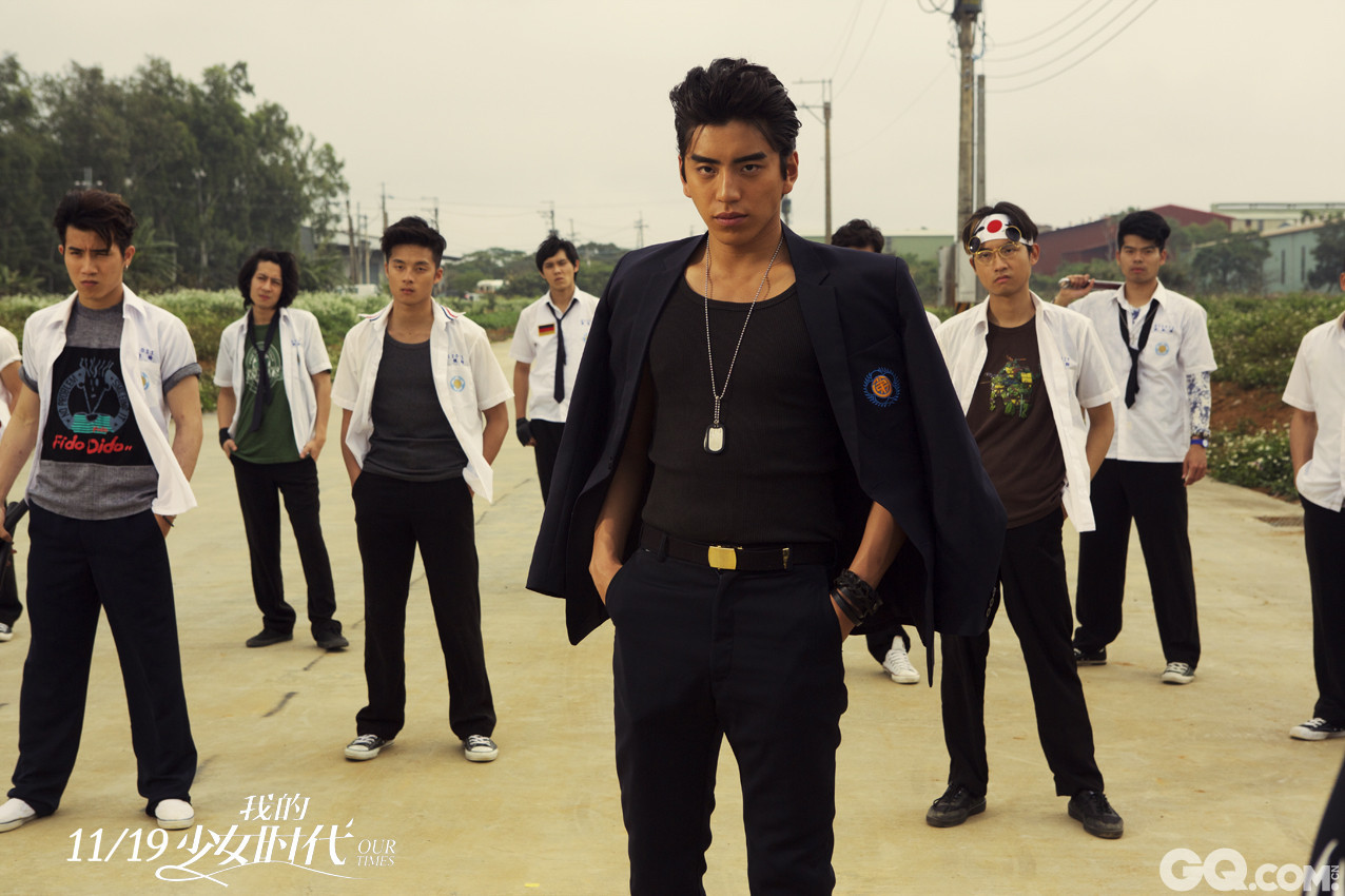 在《我的少女时代》中，王大陆饰演男主角徐太宇，这是个道明寺一般的“坏男孩”，是连体育老师都不敢惹他的“校园霸王”。