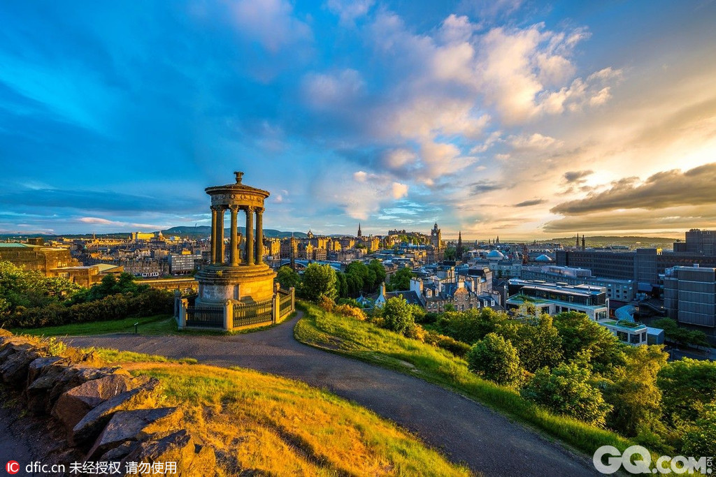 爱丁堡
英国苏格兰首府，也是续格拉斯哥后苏格兰的第二大城市，位于苏格兰东海岸福斯湾南岸，是苏格兰首府和经济、文化中心，1995年被联合国教科文组织列为世界文化遗产。