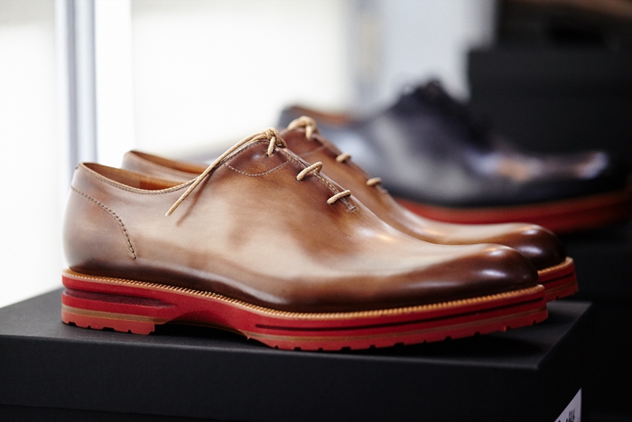 适逢Berluti 120 周年，品牌今年特別推出自1895年诞生的Alessandro鞋款演变而来的Alessio 率性休闲鞋履。