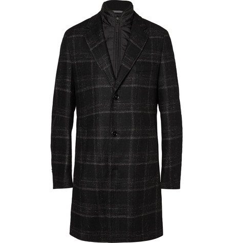 HUGO BOSS的这款大衣内衬加了羽绒设计，让大衣不仅外形好看，更加保暖。