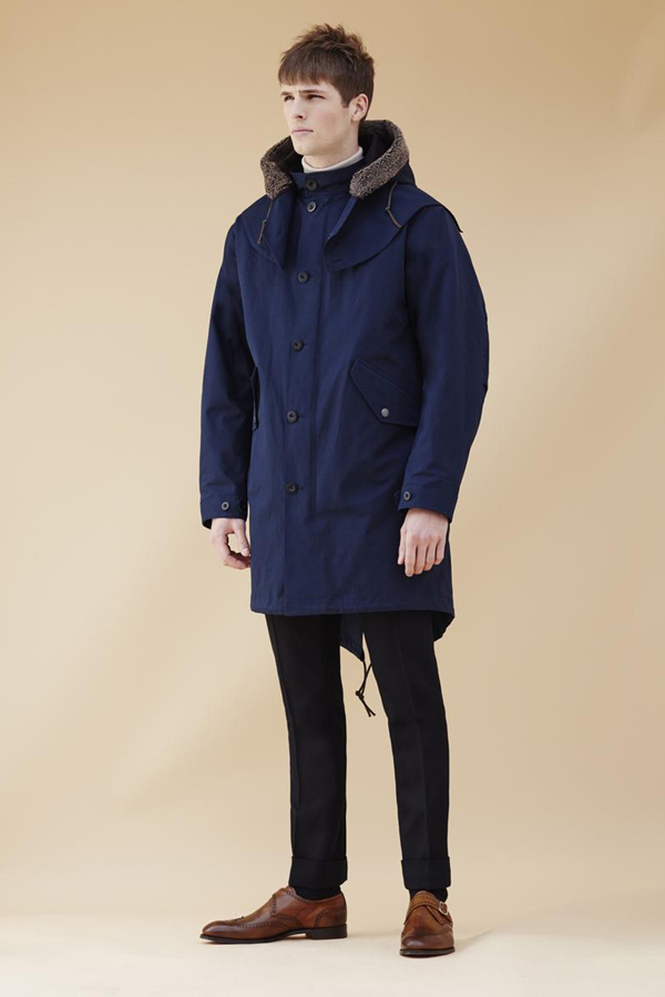Marks & Spencer 再度与英国男模Edward Wilding合作推出2015秋冬季男装系列。拥有摄人心魄的面容的Edward Wilding展示英式服装的优雅，让人不能移目。从格子休闲装到纯黑西装，剪裁流畅，做工精致。