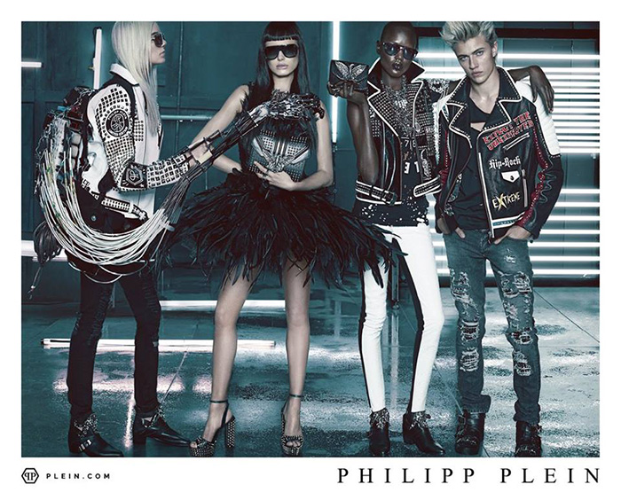 Philipp Plein推出的最新2016春夏广告大片，仿佛未来战士的电影大片。银色与黑色的服装充满未来即视感。铆钉皮衣、修身裤、机车夹克，像是一场一触即发的时尚战场，让人充满期待。