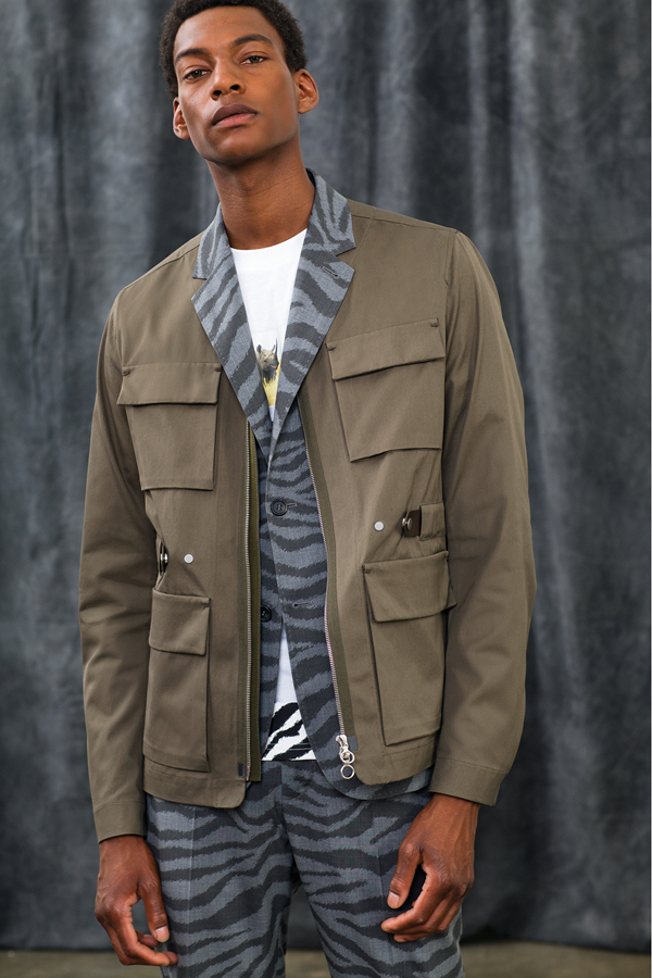 OAMC为了2016春季的男装型录，来到了非洲的坦桑尼亚找灵感。蓝色与红色的格子被重新赋予了运动与时尚的生机，休闲衬衫、轻质夹克，均体现了传统与现代的结合，从配色到图案设计，都展现出独一无二的时尚。