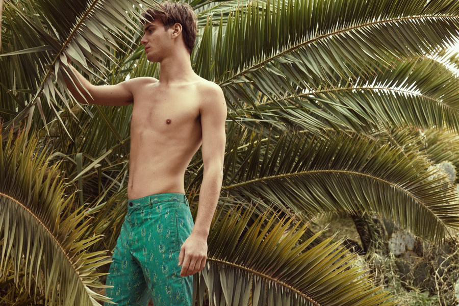 Vilebrequin 携手英国男模Ben Allen推出2016夏秋男装型录。灵感来自于1970年代的摩洛哥风格，想象音乐家与自由的灵魂从异国旅行中寻找灵感。其乐融融的一家三口，穿着有趣印花的沙滩裤，五颜六色的色彩带给人无穷的欢乐。