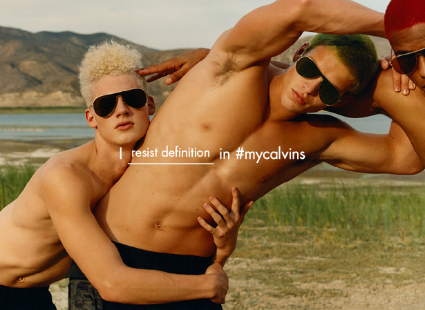 Calvin Klein Collection为2016春夏大片释放出年轻的活力。触碰自由青春的姿态，男模Dillon Westbrock, Mitchell Slaggert和Keith Powers大胆地将发色染成了白色、绿色与红色，展示牛仔的不羁与户外裤的自由。