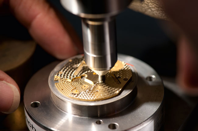 宝格丽表厂目前已精通所有腕表制造程序及工艺，完全独自生产各种钟表精品，这正是国际顶级品牌所应具备的实力。