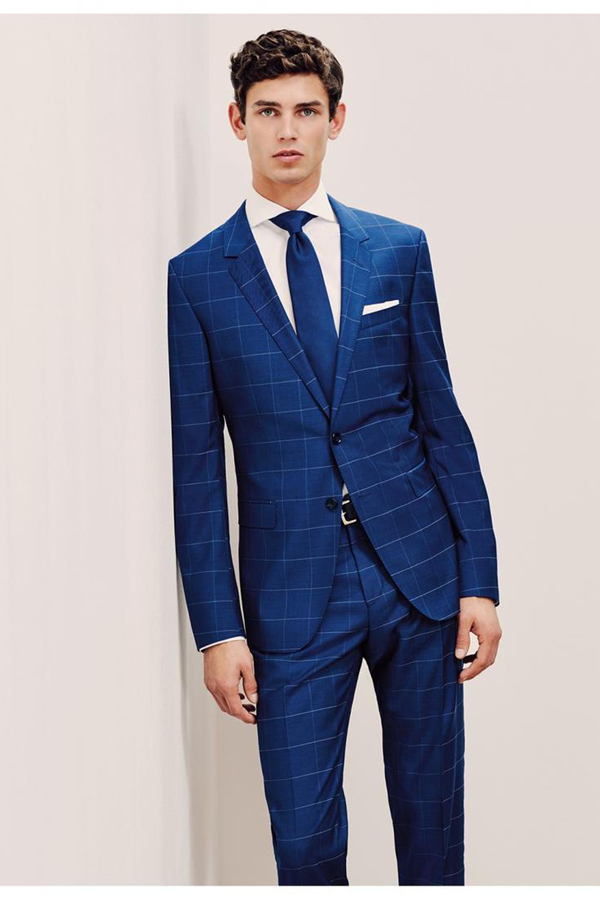 Tommy Hilfiger Tailored推出了2016春夏男装型录，修身利落的西装，明亮的色彩，符合夏季的气氛，显得青春活力，魅力十足。白色的优雅、蓝色的会成为Party的焦点。