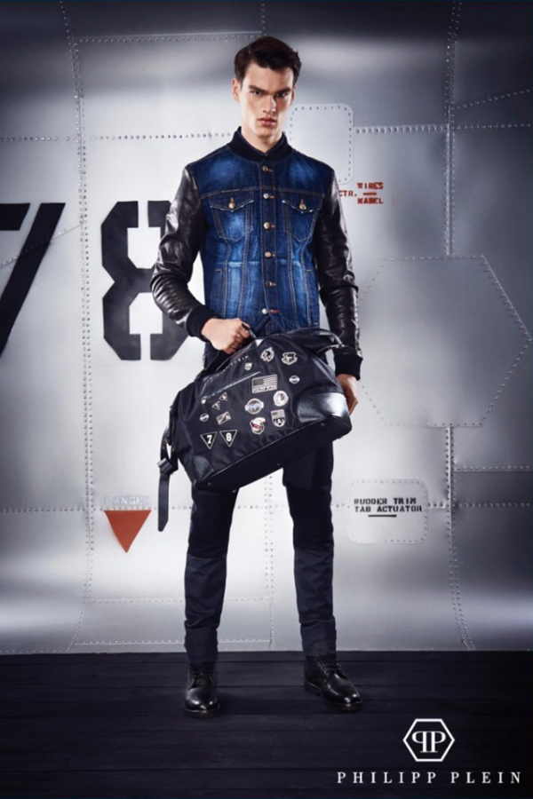 Philipp Plein携手男模Filip Hrivnak推出了2016早秋男装。服装的灵感来自摩托骑手，硬朗的运动风，真皮的质感与光泽感，牛仔的狂放不羁，完美地结合在一起。时尚的菱格纹，打造出时尚独特的运动者。