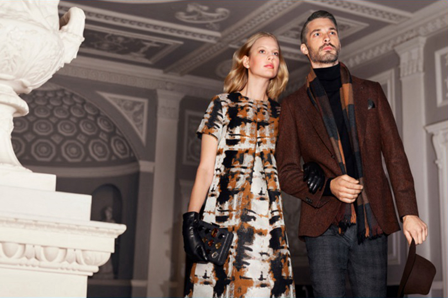 美国男模Ben Hill来到伦敦为Daks拍摄2016年秋冬大片，打造出优雅的绅士形象。身着Daks最优质剪裁的西装，包括棋盘格夹克、格子裤子、时尚的高领毛衣，以及带有秋季色调的围巾，搭配出优雅的秋季专属时尚。