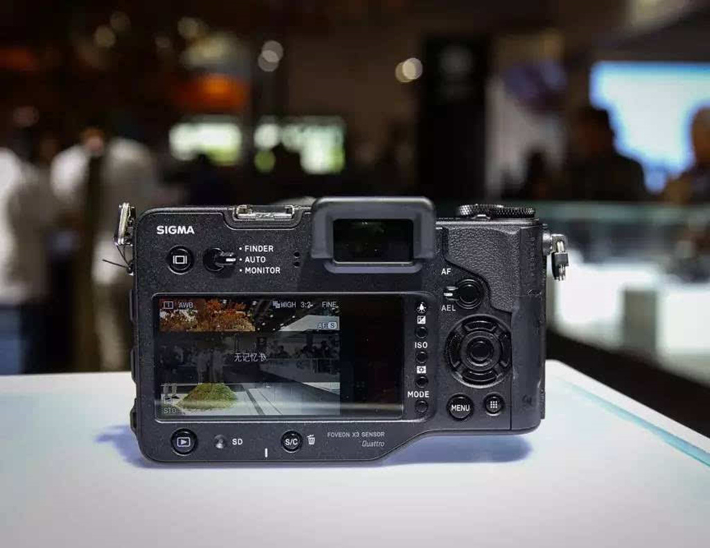 NO.3适用镜头
适马SD Quattro H相机采用的是适马卡口系统，支持适马SIGMA GLOBALVISION镜头产品中所有Contemporary、Art以及Sports产品线的镜头，还能够针对不同的镜头情况对相机进行相应的优化，来达到最佳的适配度。
