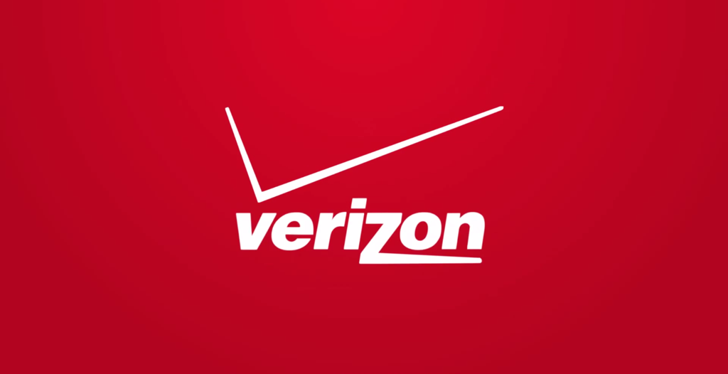 NO.1Verizon
Verizon公司是由美国两家原地区贝尔运营公司——大西洋贝尔和Nynex合并建立BellAtlantic后,独立电话公司GTE合并而成的，公司正式合并后，Verizon一举成为美国最大的本地电话公司、最大的无线通信公司，全世界最大的印刷黄页和在线黄页信息的提供商。Verizon在美国、欧洲、亚洲、太平洋等全球45个国家经营电信及无线业务，公司在纽约证券交易所上市。2013年9月2日，公司已与沃达丰集团签订协议，支付1300亿美元收购沃达丰所持有的Verizon无线公司的45%股权，超过了谷歌公司的市值。2017年2月，Brand Finance发布2017年度全球500强品牌榜单，Verizon公司排名第7。Verizon公司可以说是商业巨头，除了电信业务外，也在逐渐向手机等数码产品发展，该公司首款智能手表Wear24将面市。
