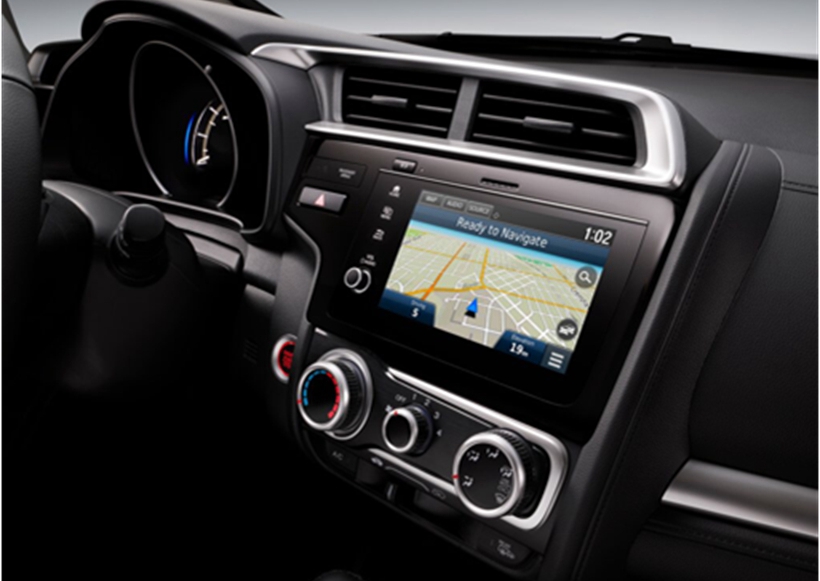 新款日系“小钢炮”Honda Fit最大的亮点在于安全超感(Sensing)系统的应用。这是该系统在新车型中的首次应用。
本田安全超感(Sensing)系统包括主动巡航控制系统、自动紧急制动系统、车道保持辅助系统等，大大提高了其安全等级。