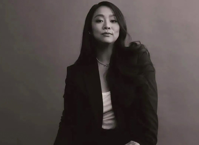 這個征戰好萊塢的亞裔女演員，治好了當代女性的精神內耗
