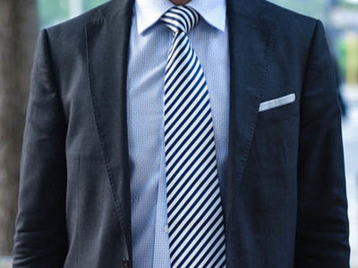 这么热的天,为什么他们还在打领带?