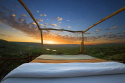 肯尼亚Loisaba星空睡床：Loisaba的“星空睡床”是一系列架在草原之上的悬空平台式客舍中的镇店配置。客舍...