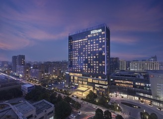 艾美酒店携稀奇艺术共同创造的"仲夏·艾美丽"首次登陆亚洲顶级设计展