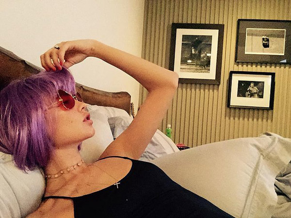 以为她们染了彩虹发?其实都是假发的功劳 以为她们染了彩虹发?其实都是假发的功劳