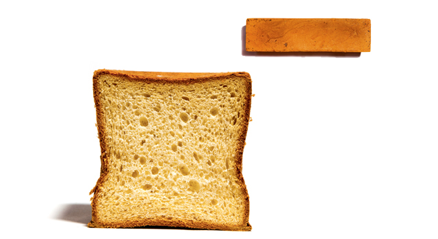 Toast brioche 黄油吐司比一般白吐司添加了黄油，脂肪含量高一些。