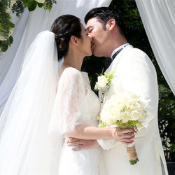 陈怡蓉泰国完婚与丈夫拥吻甜蜜无限