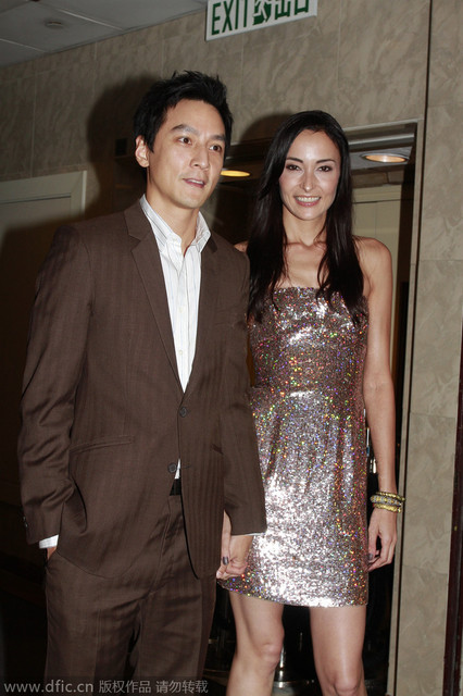 2010年7月28日，香港，吴彦祖、Lisa S（中法犹混血）夫妇在跑马地马会某餐厅包场举行结婚派对。