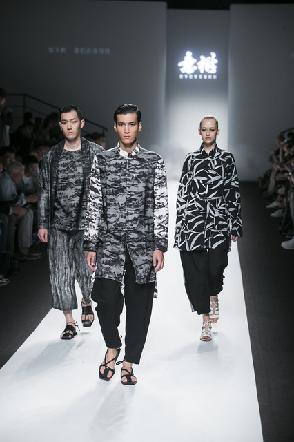 意树用自已对传统文化的理解和责任，怀揣着复兴的使命感，将中国风服装带上时尚的舞台。
