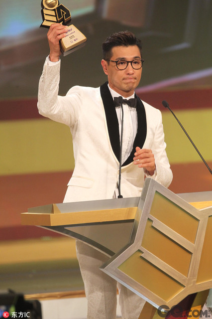 惠英红则颁发“最喜爱TVB男主角”，最终由《城寨英雄》的陈展鹏获得。
