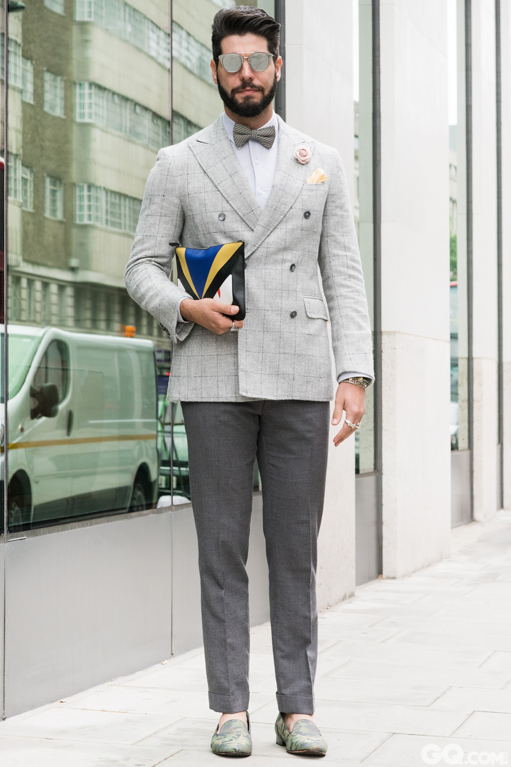Kadu
Glasses: Dior Homme
Jacket: Tom Bellini
Shirt: VR
Bow tie: Zara
Trousers: Gant 
Shoes: Blue Bird
Bag: Fendi

Inspiration: 50 shades of grey
(50度灰)