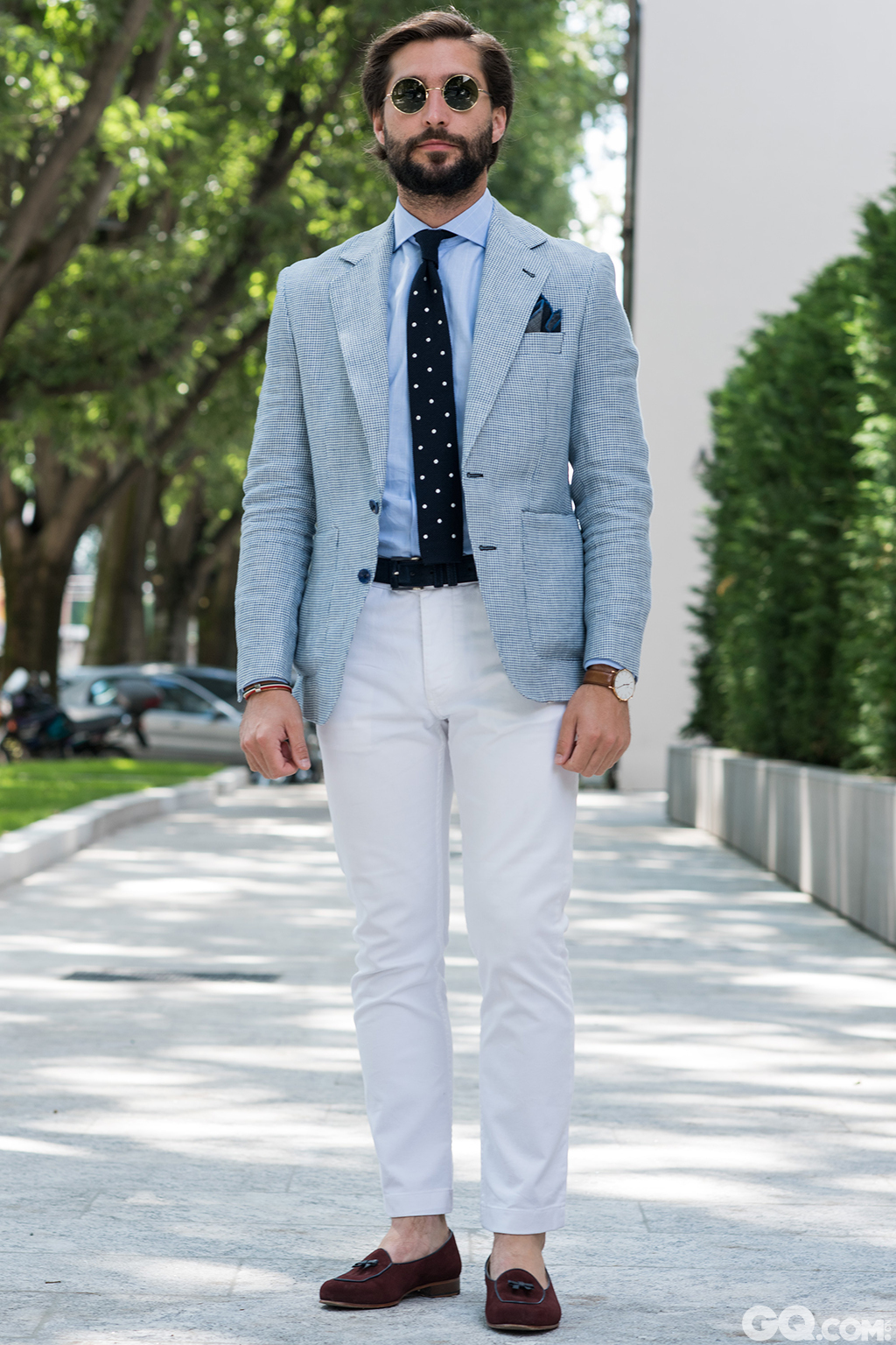 Alvaro
All look: Anglomania
Shoes: Harris
Cheapest piece: My tie
Oldest piece: My jacket from last summer


Inspiration: I prefer to stay in white and blue during these hot days. I like to dress comfortable.(我更喜欢在这炎热的天气里待着蓝天白云下。我喜欢舒适的穿着)
