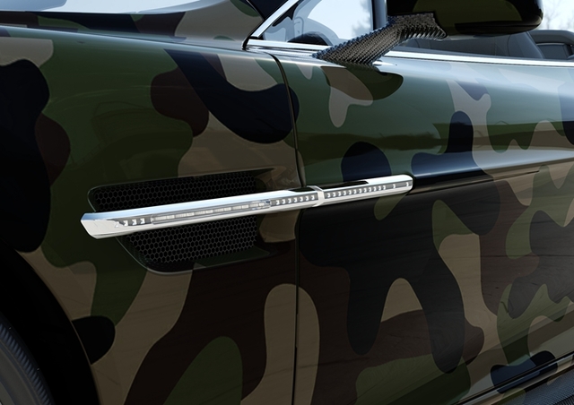 
这个特别荟萃系列将于5月14日慈善公路之旅正式启动当日，于www.valentino.com及www.stylebop.com网站和伦敦、巴黎、戛纳、米兰及哥本哈根VALENTINO专门店开始发售。

除了推出特别荟萃系列之外，Maria Grazia Chiuri和Pierpaolo Piccioli并与英国豪华汽车品牌Aston Martin合作，由车厂的Q by Aston Martin个性化座驾服务定制一辆独一无二的Vanquish跑车。这辆跑车的车身外部装饰成VALENTINO迷彩图案，车厢和侧面饰条则镶上品牌的经典铆钉。

