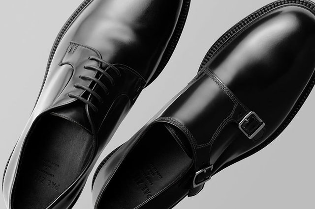 Pal Zileri注重由内而外的细致演绎，挑选最优质的面料裁制西服，经典中流露着潮流，优雅的造型完美的适合任何身材与场合。本季推出了黑色的皮鞋、手提包，极具质感与品位，体现兼具时尚的商务风格。