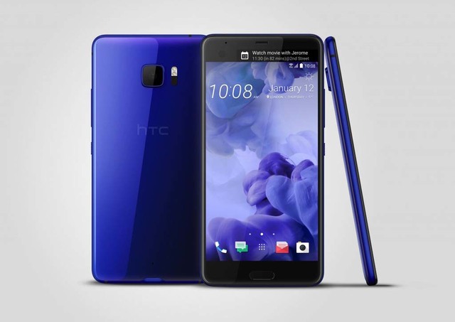 NO.3 HTC U Ultra
HTC U Ultra的手机一共有四种配色，分别是白色、黑色、粉色、蓝色，生产商还去了四个很好听的名字与颜色对应，分别是云涌、沉思、初绽、远望，瞬间感觉手机都有了内涵。这款手机的一个卖点是在顶部有副屏，可以完成播放歌曲，能选择快捷联系人和应用等功能。内部配置高通骁龙821处理器，运行王者荣耀等游戏很流畅。配置的高感光摄像头也提高了拍照的水准。不过价格要高于前两款手机。
参考价格：5088元
