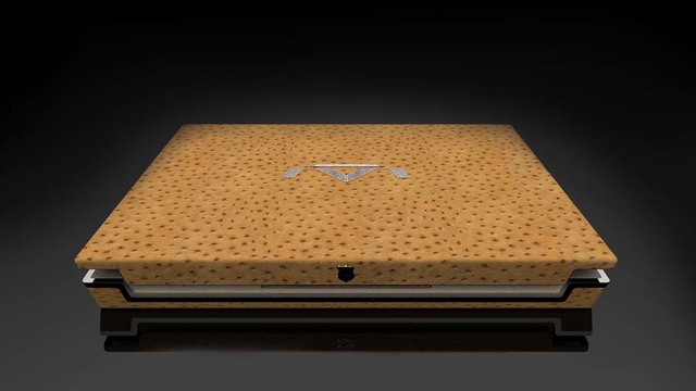 NO.2最贵电脑——Luvaglio　
Luvaglio是一款纯手工的笔记本电脑，制造者是英国的奢侈品制造商——Luvaglio，具有大理石、真皮和天然木材三种材质，屏幕是防反光的LED屏幕，大小为17英寸。内部配置固态硬盘，大小为128GB。
参考价格：100万美元以上
