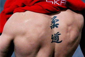 中文刺青已被玩坏 外国明星们都纹了些什么