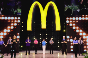 “金拱门”七周年，麦当劳中国发布新一代制服，持续提升全方位餐厅体验