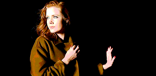 穿搭| 每个银幕女神,都有一件经典款大衣