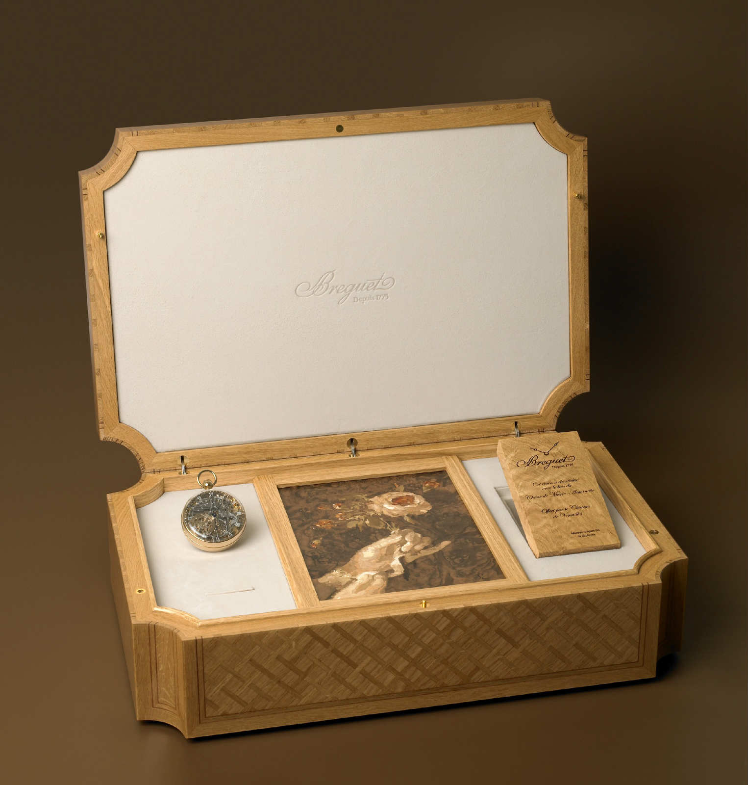 为什么这款表的表盒用的是凡尔赛宫里的橡树？