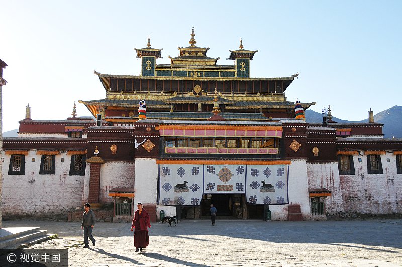 甲桑古道沿途,西藏自治区山南地区, 西藏第一座寺庙桑耶寺风光.